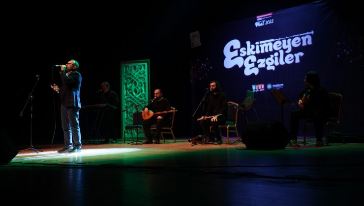 Ömer Karaoğlu Diyarbakırlılar için sevilen ezgilerini seslendirdi