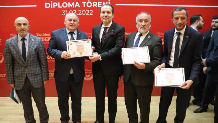 MİLLİ SİYASET AKADEMİSİ MEZUNLARI DİPLOMALARINI GENEL BAŞKAN ERBAKAN’DAN ALDI