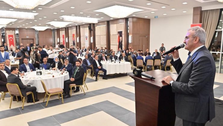 Karaloğlu muhtarlar yemeğinde konuştu;“Bu kenti herkesin gıpta ile baktığı, yaşamak istediği bir şehre dönüştüreceğiz”