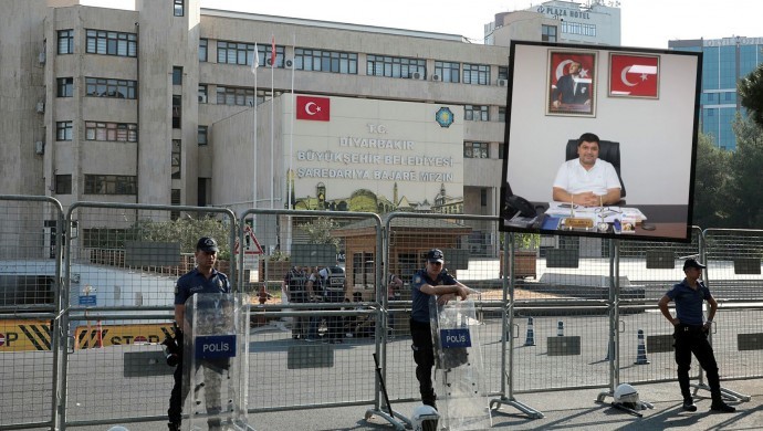 İsmi yolsuzluğa karışan DBB Genel Sekreter Yardımcısı tutuklandı