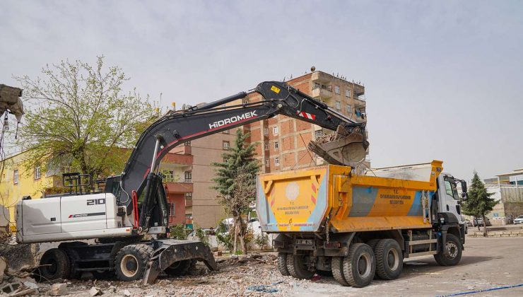 Bağlar’da kamulaştırılan yapının yıkımı gerçekleşti