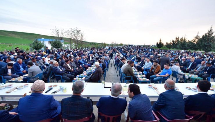 Vali Karaloğlu, Bismil’de vatandaşlarla iftarda buluştu