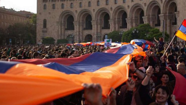 Ermenistan’da Hükümet Karşıtı Protestolar Düzenleniyor