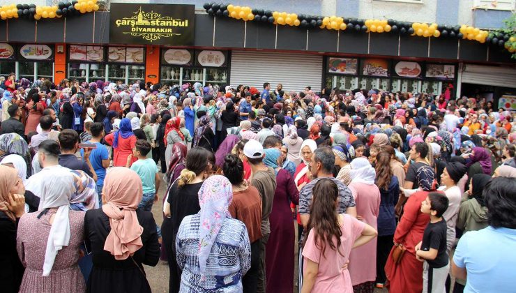 Açılışa Özel İndirim Yapan Mağazada İzdiham Yaşandı
