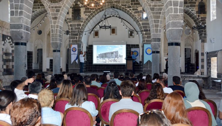 GELENEKSEL MİMARİDE MALZEME VE YAPIM TEKNİKLERİ ÇALIŞTAYI BAŞLADI