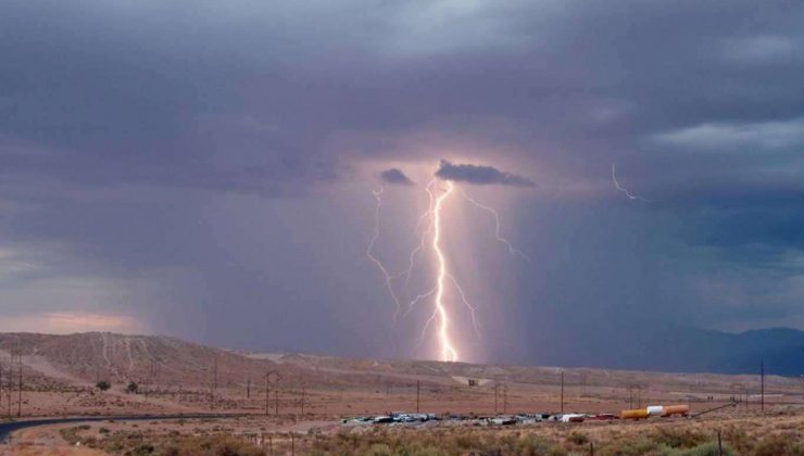 Diyarbakır’da Ağaç Altında Duranların Üzerine Yıldırım Düştü