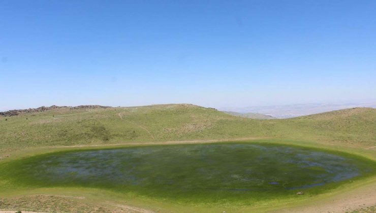 Bervi Gölü, Doğal Güzelliğiyle Dikkat Çekiyor