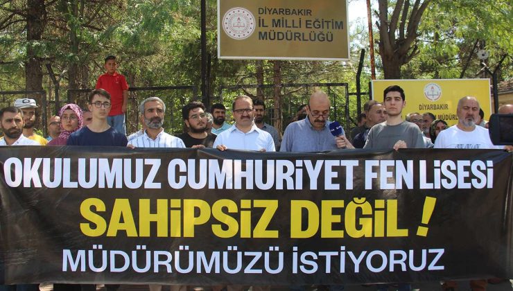 CFL Öğrencileri Görevden Alınan Müdürlerinin Tekrar İade Edilmesini İstiyor