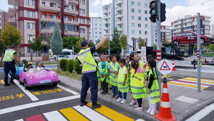 Öğrencilere Uygulamalı Trafik Eğitimi