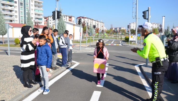 Özel gereksinimli öğrencilere uygulamalı trafik eğitimi