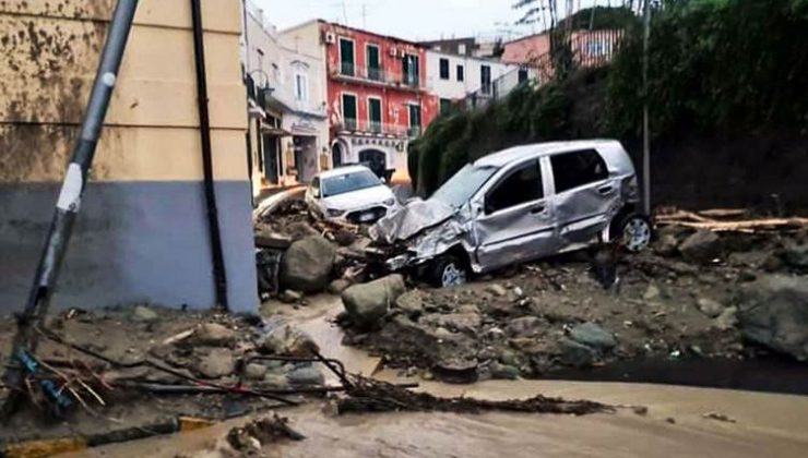 İtalya yaşanan heyelanda 8 kişi hayatını kaybetti, 13 kişi de kayıp