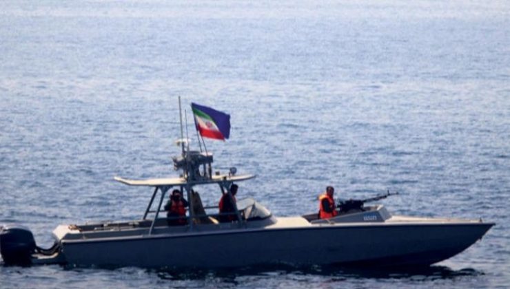 İran’dan ABD gemilerine taciz