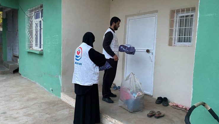 Silvan Yetimler Vakfı yetim çocuklara kışlık giysi yardımı yaptı