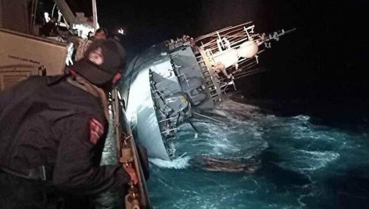 Tayland donanmasına ait gemi battı: Kayıp 31 denizci aranıyor