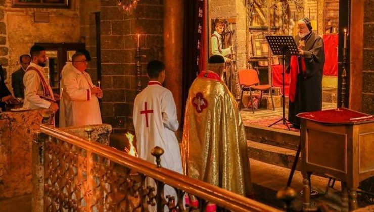 Diyarbakır’daki Hristiyanlar Noel Bayramını Kürtçe ilahilerle karşıladı
