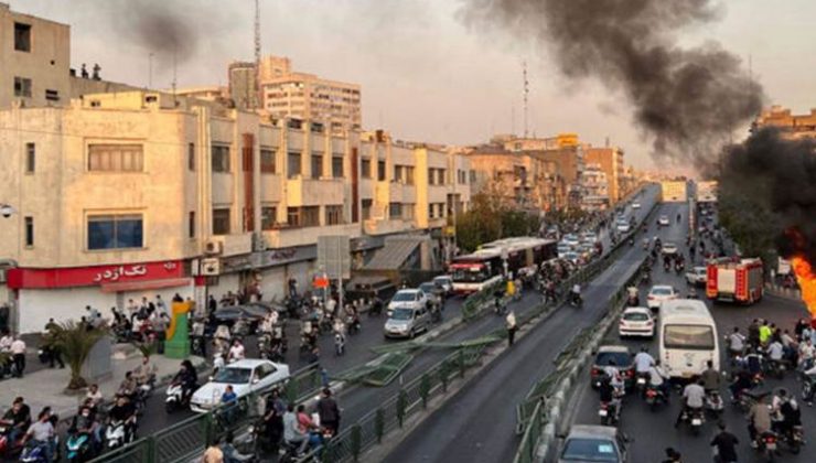 İran’daki İngilizlere “ülkeyi terk edin” çağrısı