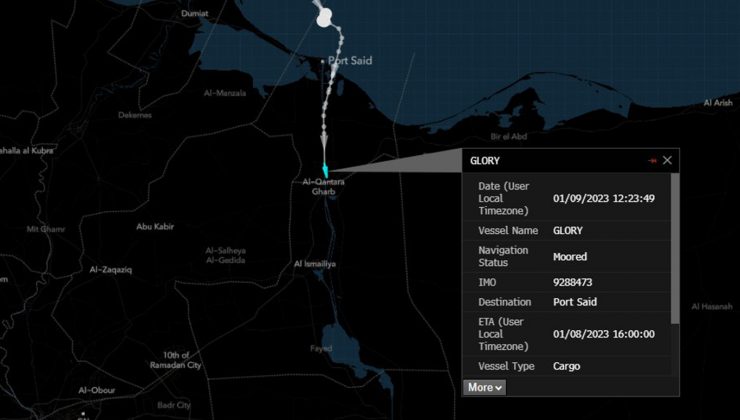 Yük gemisi Süveyş Kanalı’nda karaya oturdu