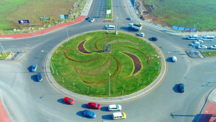 Yeni imar alanlarındaki kavşaklarda peyzaj çalışmaları sürüyor