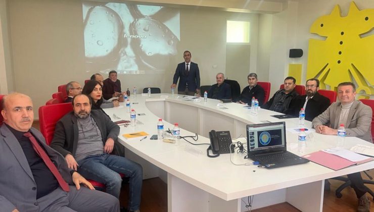 UYGULAMALI MESLEKİ EĞİTİM BİLGİLENDİRME TOPLANTISI ZİRAAT FAKÜLTESİNDE YAPILDI