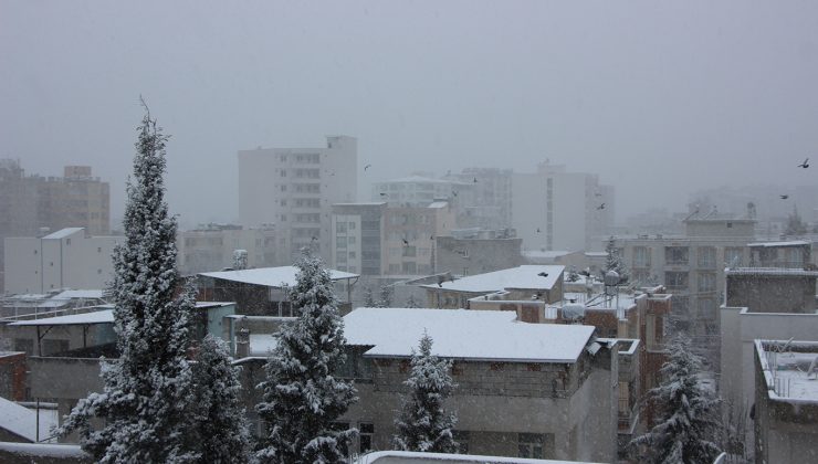 Adıyaman’da Yağan Kar Kenti Beyaza Bürüdü