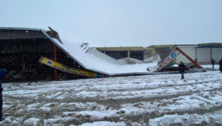 Kar Yağışı Nedeniyle Sebze Halinin Çatıları Çöktü