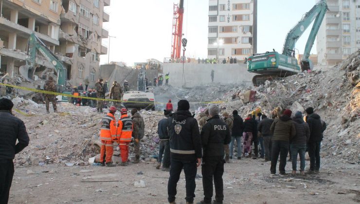 Kahramanmaraş’ta 2 bin 500 bina yıkıldı