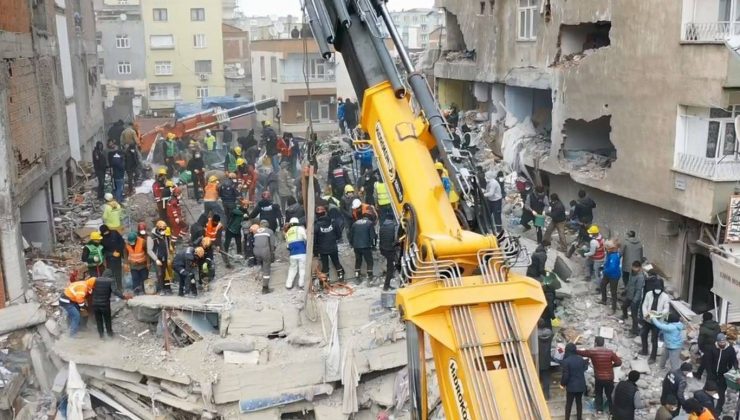 Diyarbakır’da kalan 5 binanın enkaz kaldırma çalışmaları yarın bitebilir