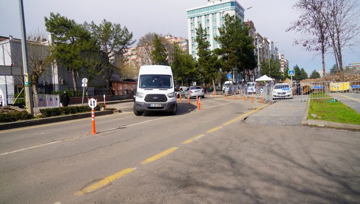 Yıkılan Diyar Galeria’nın Önündeki Yol Tek Şeritli Olarak Trafiğe Açıldı