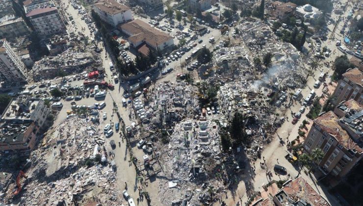 Hatay’da Günde 8 Bin Kamyondan Fazla Enkaz Taşınıyor