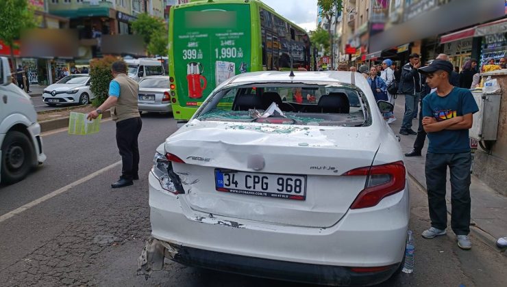 Fren Yapan Otomobile Motosiklet Çarptı