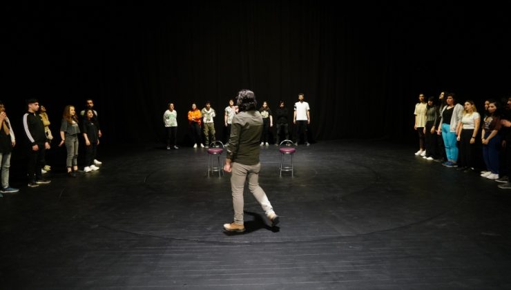 Tiyatro ve Drama Kursları Devam Ediyor