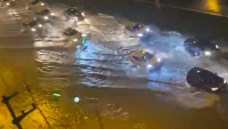 Diyarbakır’da Yağan Sağanak Trafikte Zor Anlar Yaşattı