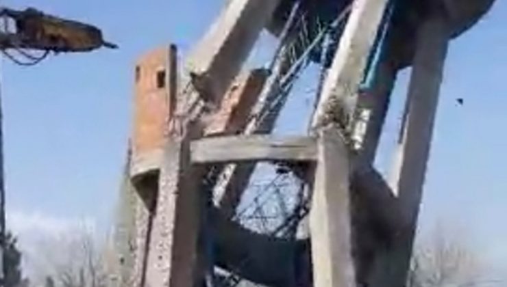 Zarar Gören Su Kulesi Kontrollü Şekilde Yıkıldı