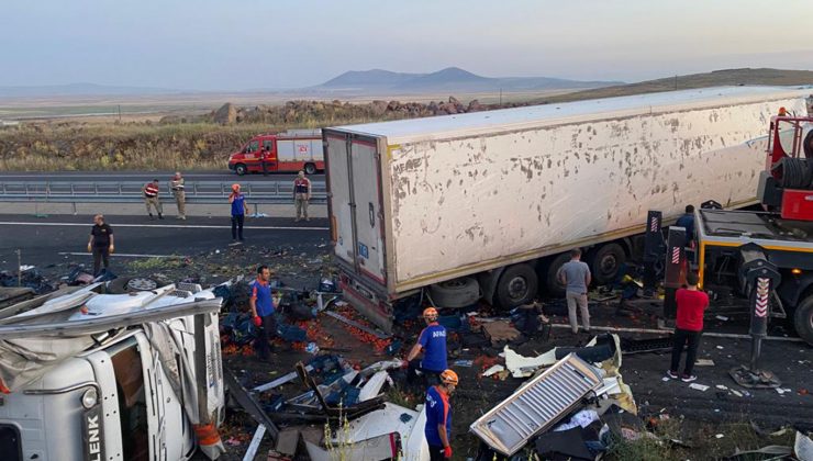 Diyarbakır-Şanlıurfa Karayolunda Tır Kazası: 1 Ölü 2 Yaralı