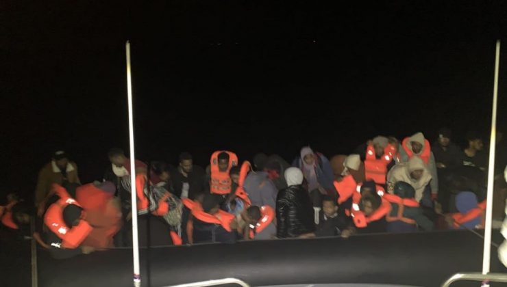 Sahil Güvenlik Ekipleri, 2 Ayrı Bot İçerisinde Düzensiz Göçmen Yakaladı