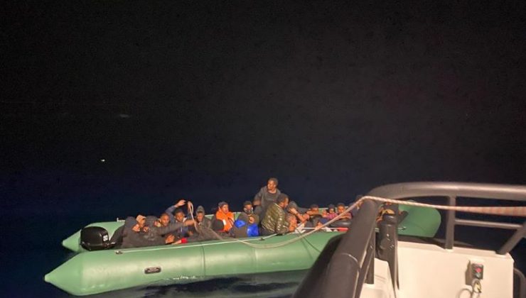 Ayvalık’ ta düzensiz göçmenler kurtarıldı