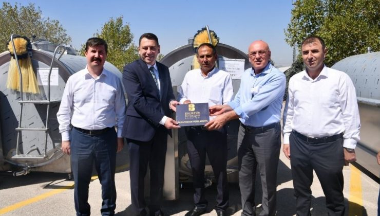 Balıkesir Büyükşehir’den Üreticilere Süt Soğutma Tankı Desteği