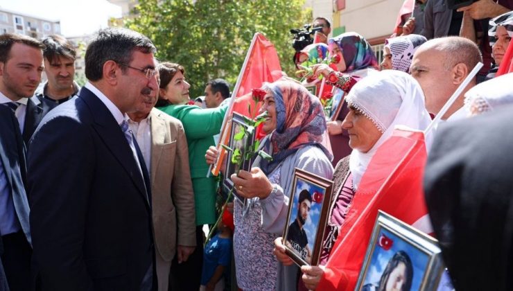 Cevdet Yılmaz Diyarbakır Anneleriyle Bir Arada