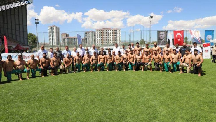 Sivas’ta Pehlivanlar Ter Döktü