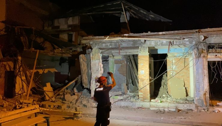 Osmaniye’de agir hasarli iki katli bina çöktü