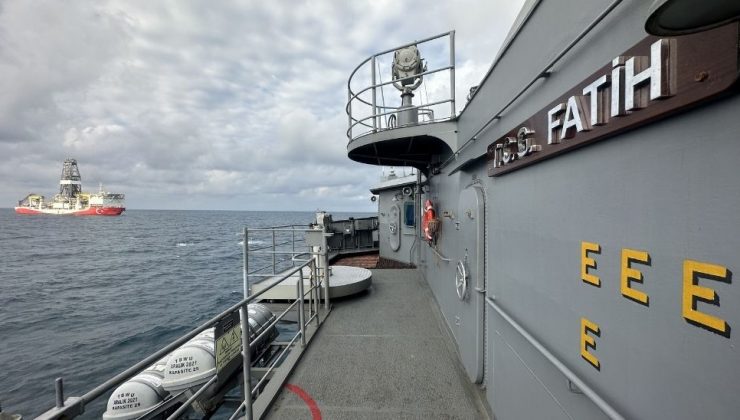 TCG Fatih Sondaj Gemilerine Refakat Etti