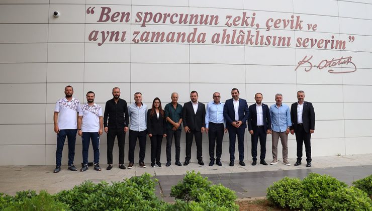 Trabzonspor’da Başkan Doğan ve Yöneticilerden Özkan Sümer Futbol Akademisi’ne Ziyaret