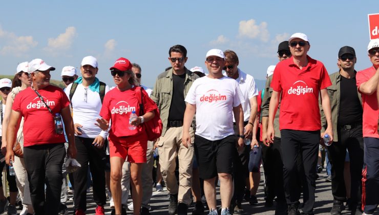 “Vura kıra değil, güle oynaya Ankara’ya yürüyoruz.”