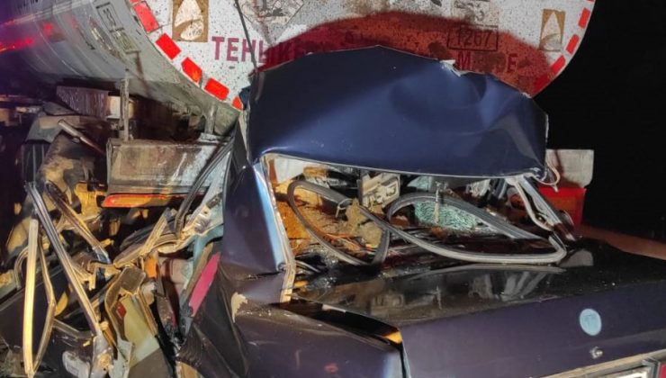 Otomobil tankere arkadan çarptı:3 kişi öldü