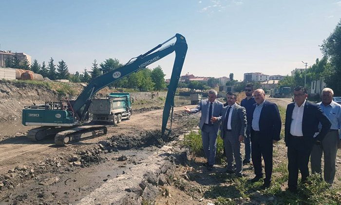 Milletvekili Adem Çalkın, Kars Çayı Rusubat Temizliği Çalışmalarını İnceledi