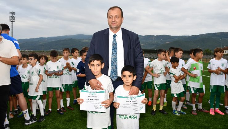 İznikspor Yaz Futbol Okulunda Sertifika Heyecanı