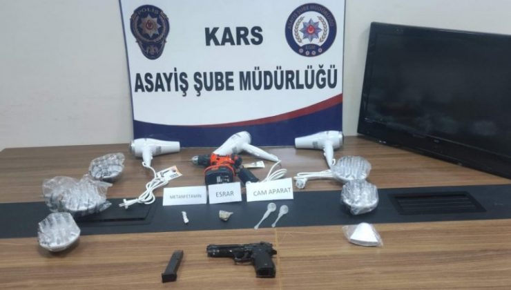 Kars’ta Silahlar ve Aranan Şahıslar Yakalandı