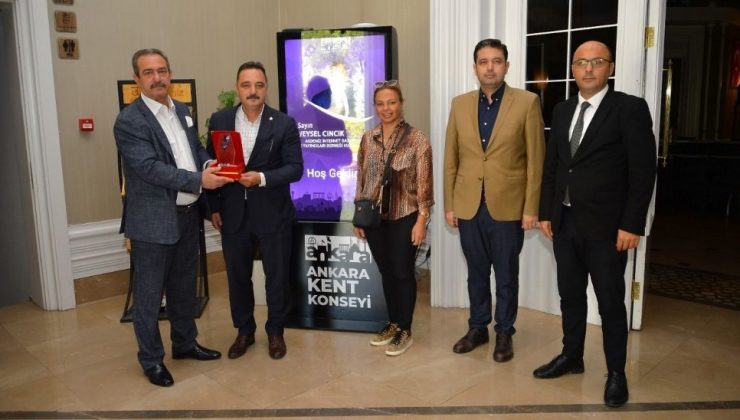 AKİYAD’dan TİMBİR’e Plaket