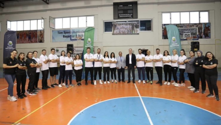 İnegöl’de Yaz Spor Okulları Sona Erdi Öğrenciler Sertifikalarını Aldı