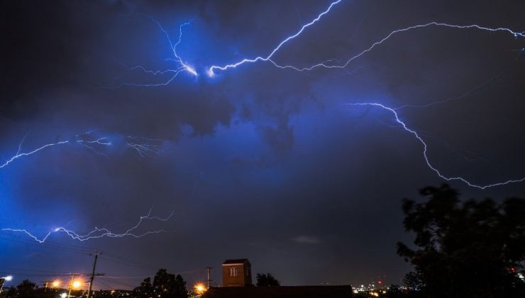 Hindistan’da Yıldırım Düşmesi Sonucu 12 Kişi Öldü